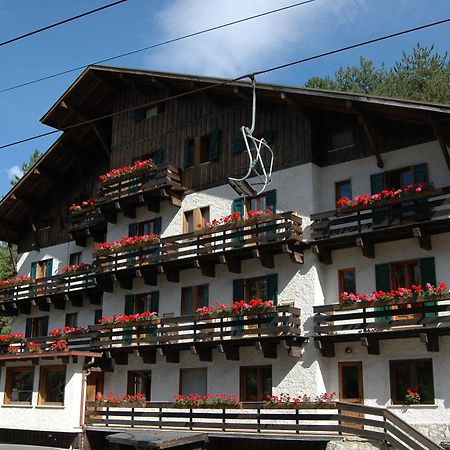 Hotel Garni Mille Pini Scanno Exteriör bild