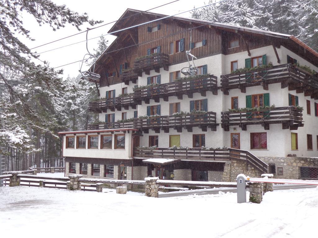 Hotel Garni Mille Pini Scanno Exteriör bild