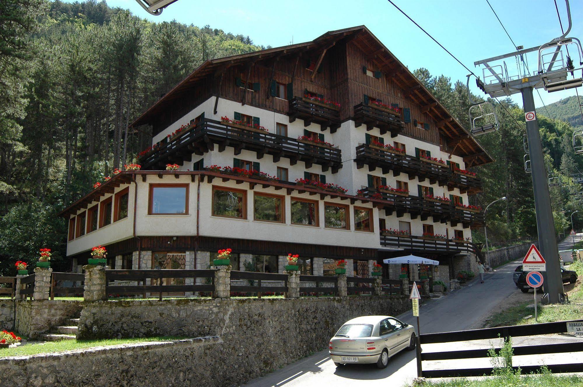 Hotel Garni Mille Pini Scanno Exteriör bild